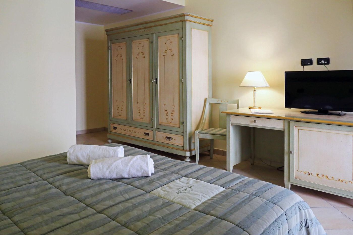 Hotel-L-Aquila-Room-12