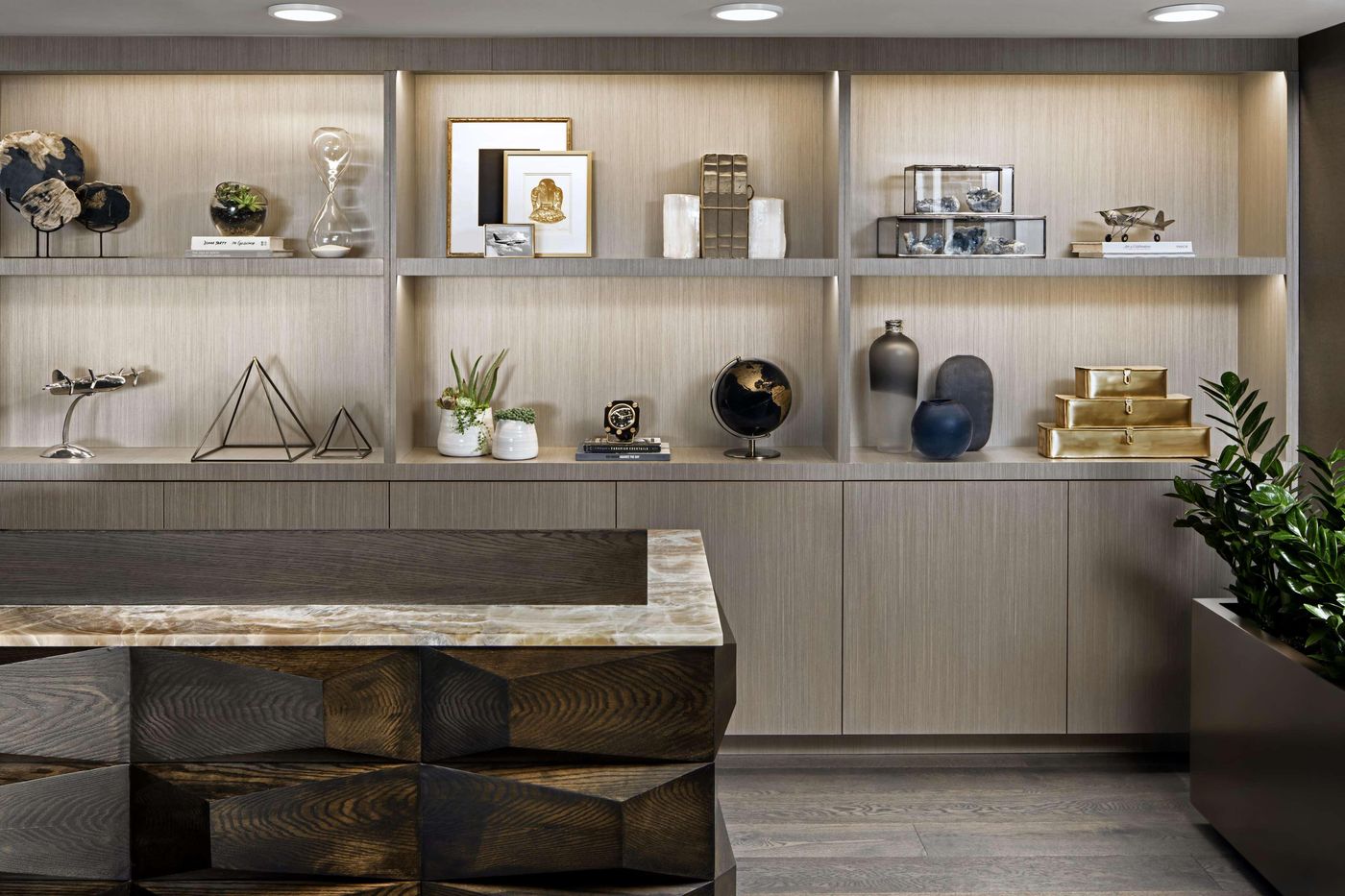 Fairmont-Vancouver-Airport-Lobby-21