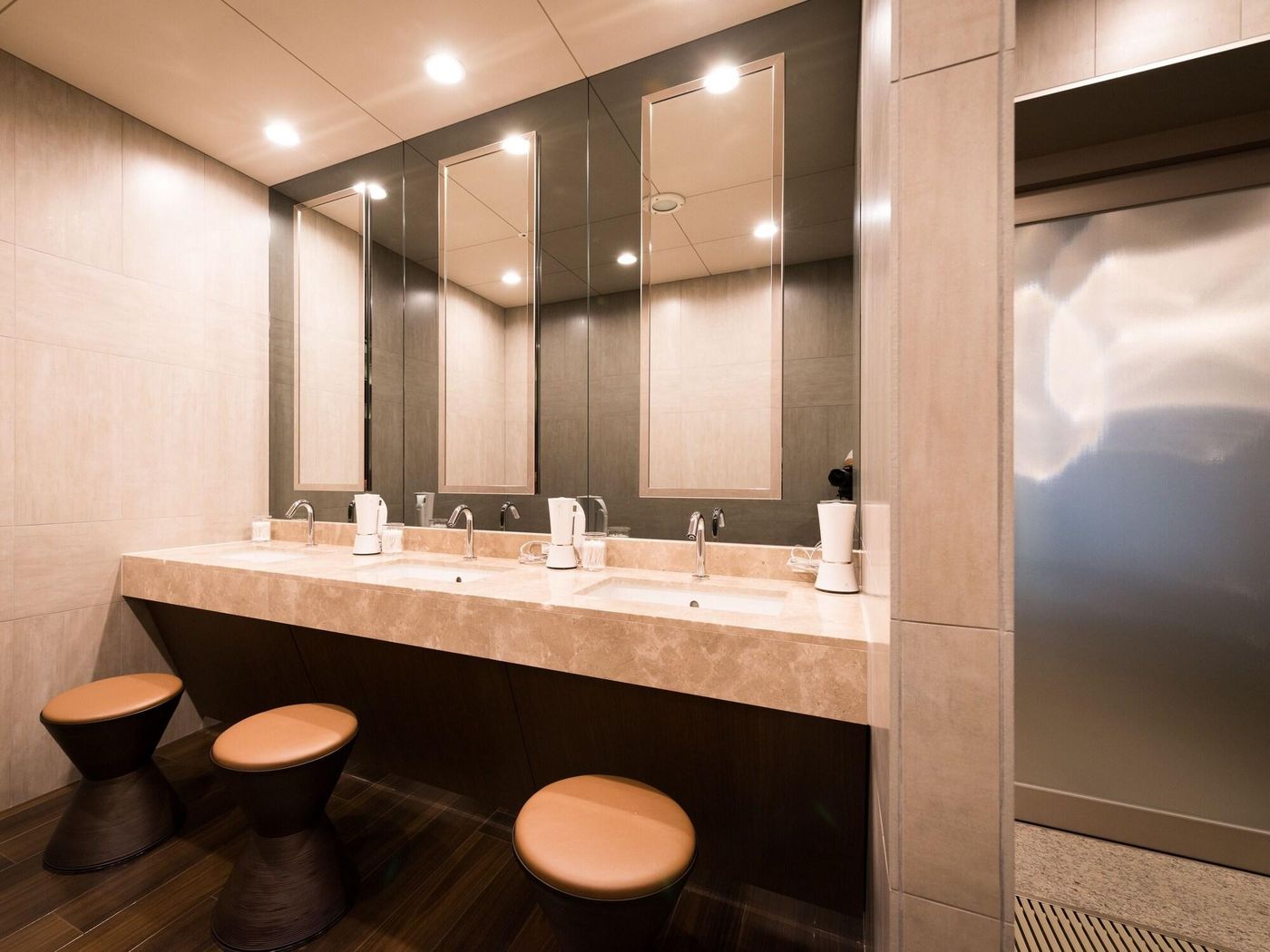 Super Hotel Premier Tokyo-Eki Yaesu Chuo-Guchi-Japan-Tokyo-Sports and Entertainment-9