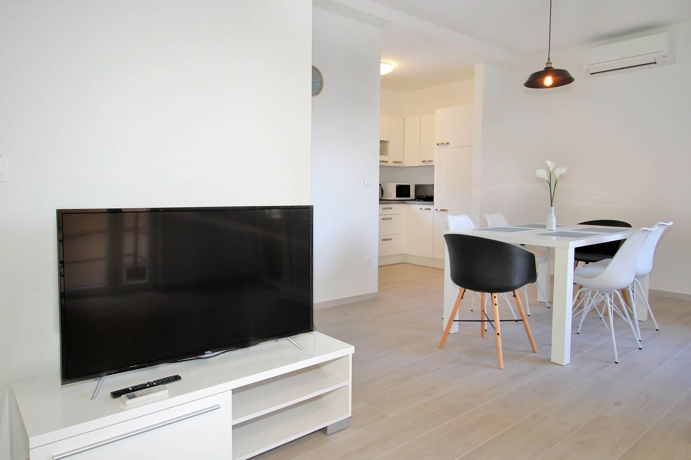 Bacan-Family-Apartments-Room-13