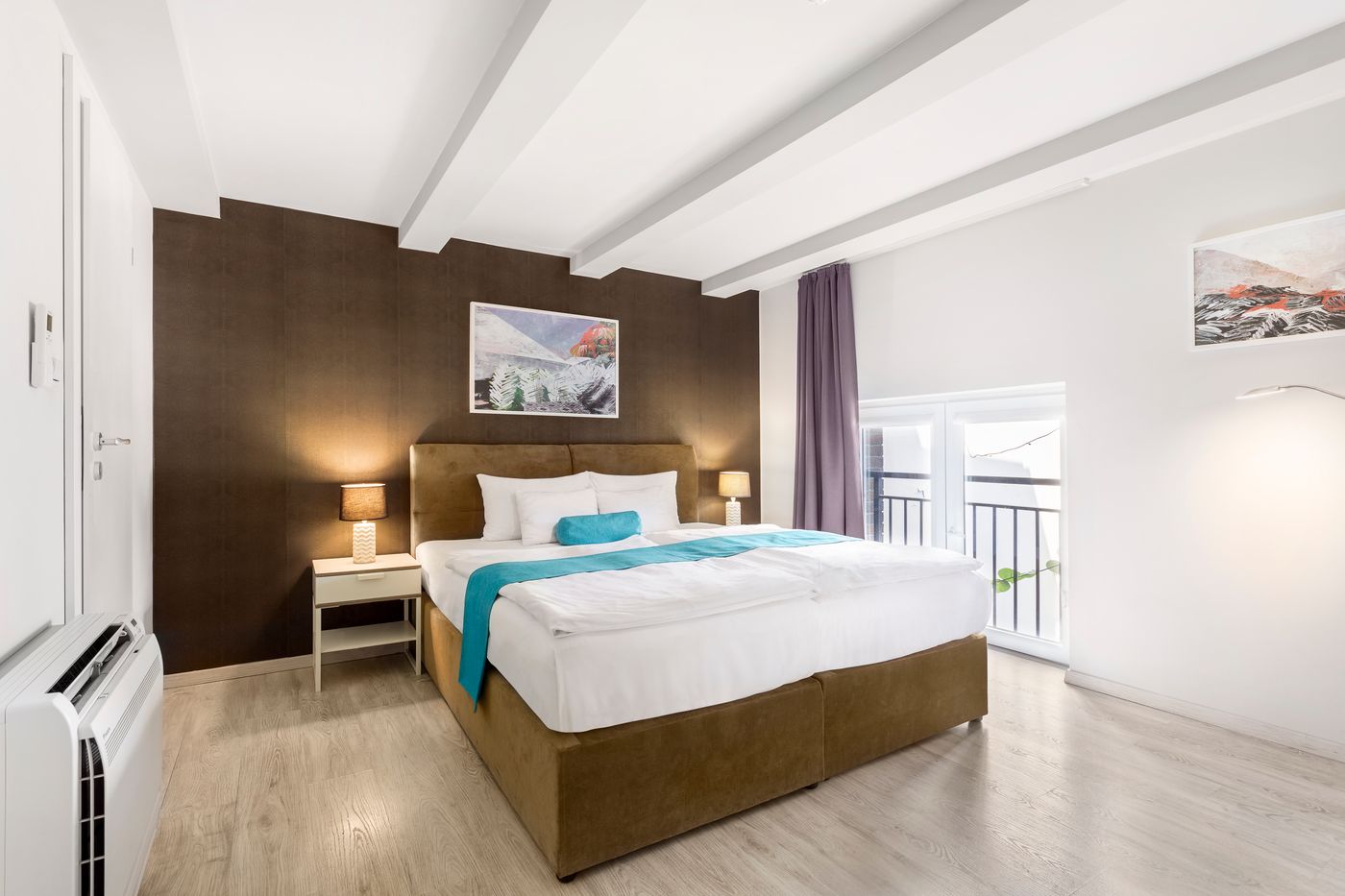 Hotel-Mika-Downtown-Room-10