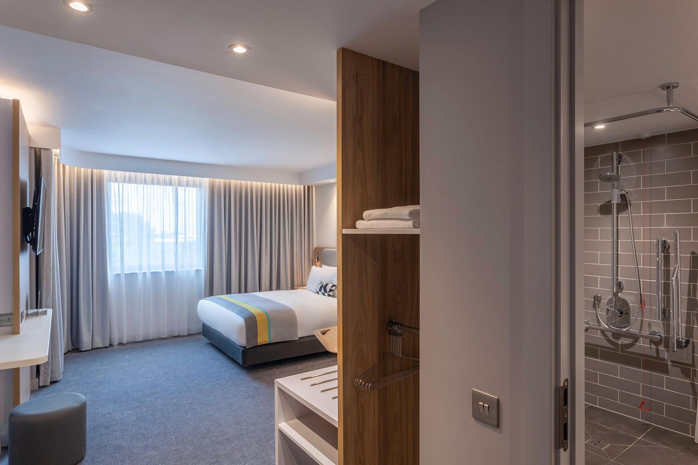 Holiday-Inn-Express-Hotel-Dublin-Airport-Room-30