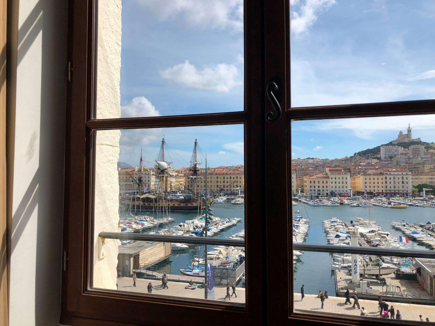 Belle-Vue-France-MARSEILLE-Room-8