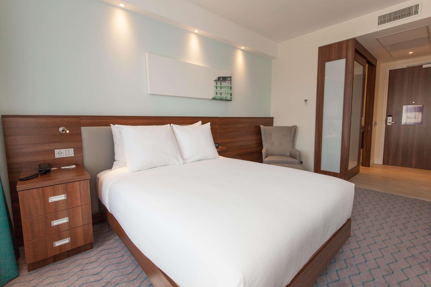 Hampton-By-Hilton-Amsterdam-City-Centre-East-Room-28