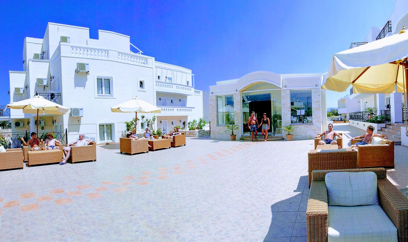 Yiannis-Manos-Apartments-Terrace-30