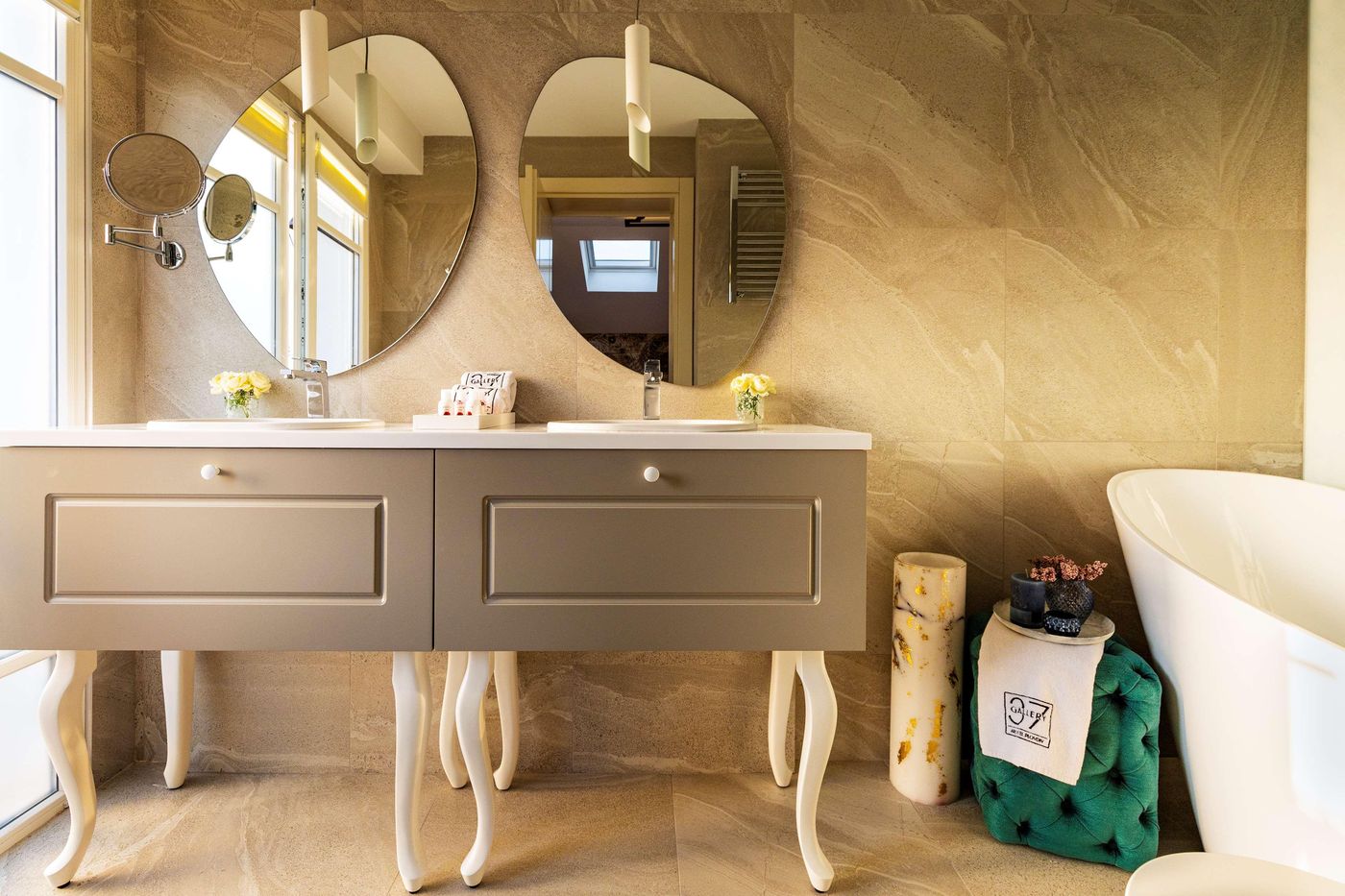 Gallery-37--BW-Premier-Collection-Room-29