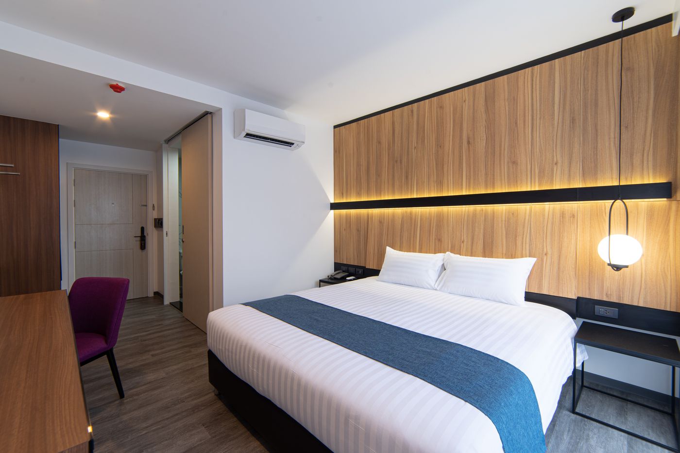 Gate43-Airport-Hotel-Room-23