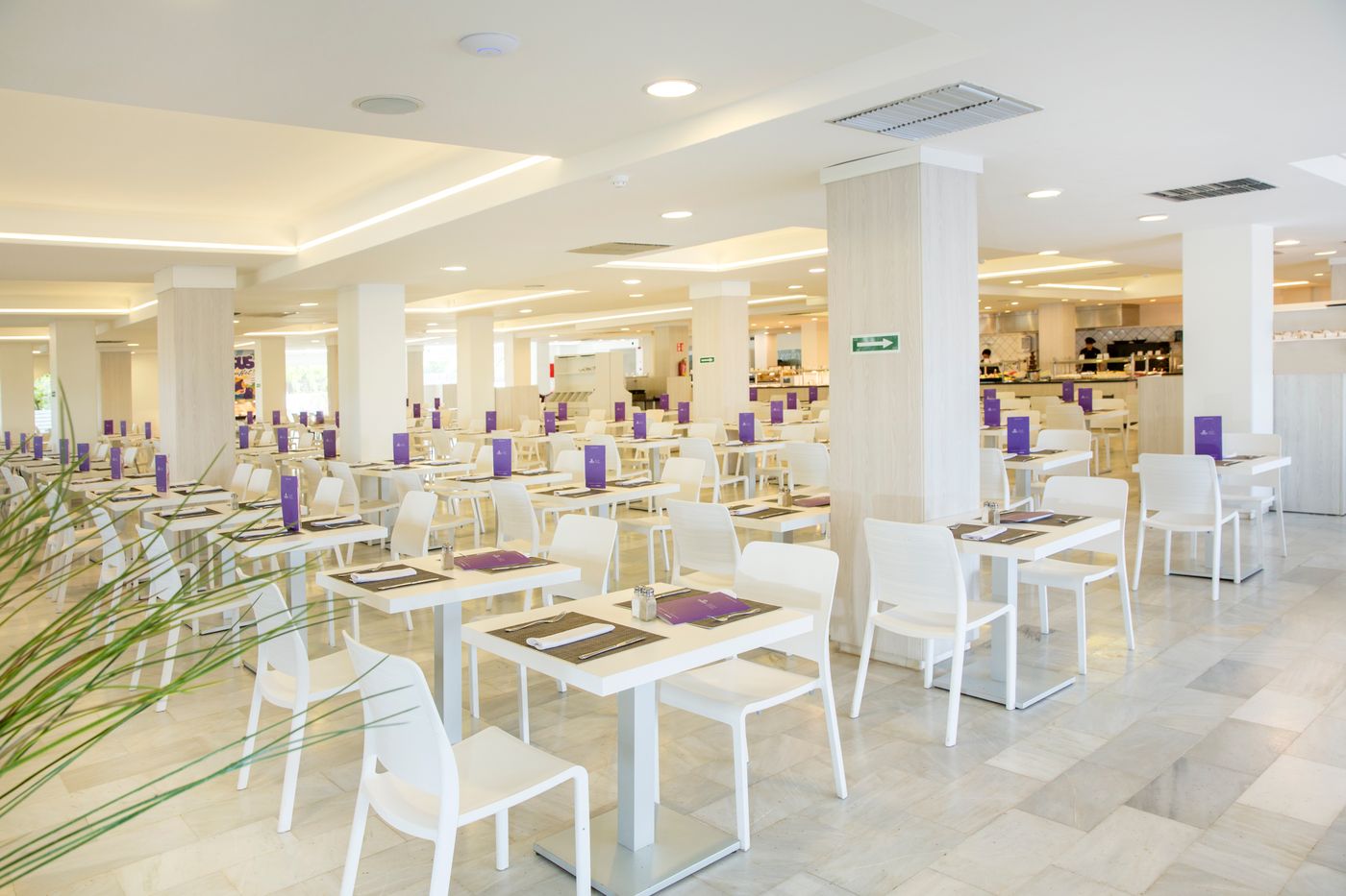 Club-Bahamas-Ibiza-Restaurant-46