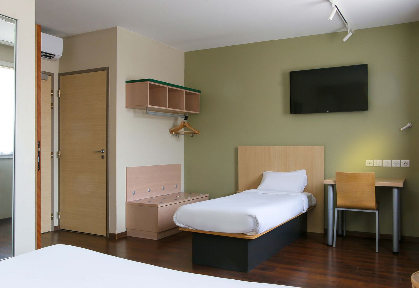 B&B HOTEL Aubagne Gemenos-France-MARSEILLE-Room-10