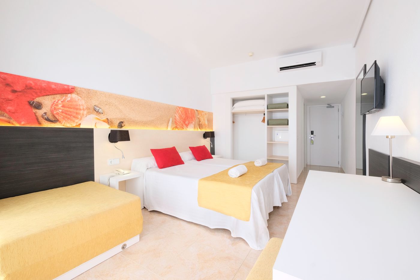 Azuline-Hotel-Bergantin-Room-28