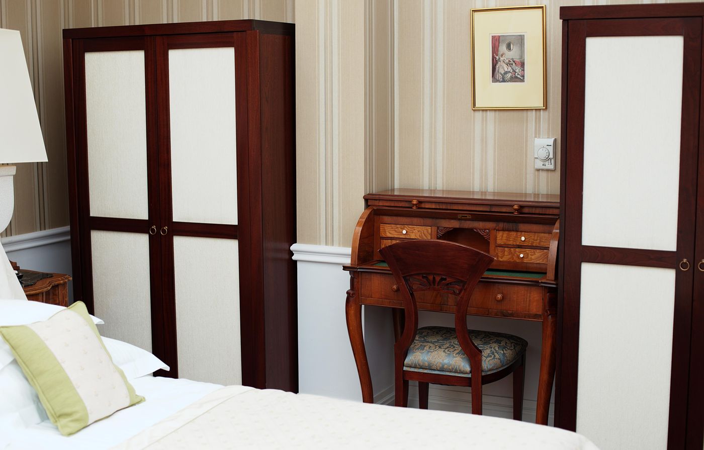 The-Bonerowski-Palace-Room-20