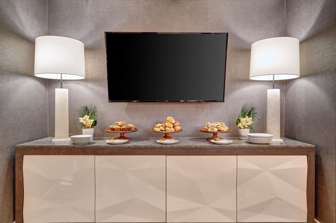 Town Inn Suites Toronto-Canada-Toronto-Lobby-9