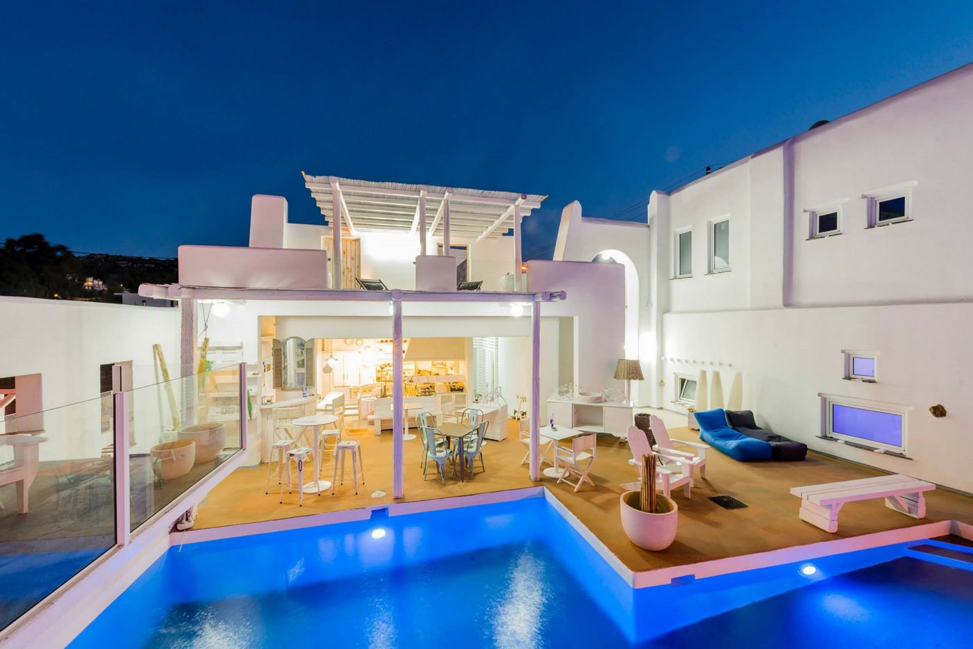 Kouros-Exclusive-Pool-7