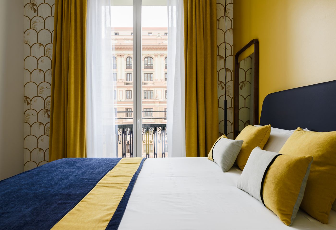 Smartrental-Collection-Gran-Via-Centric-II-Room-46