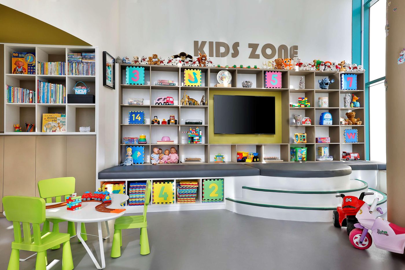 Hilton-Dubai-The-Walk-Sports-and-Entertainment-68