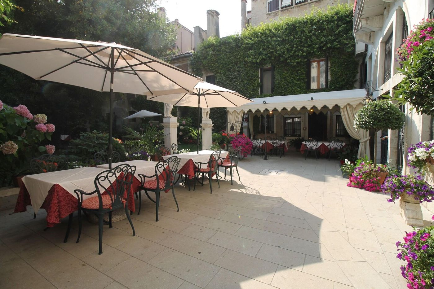 Palazzo-Abadessa-Terrace-1