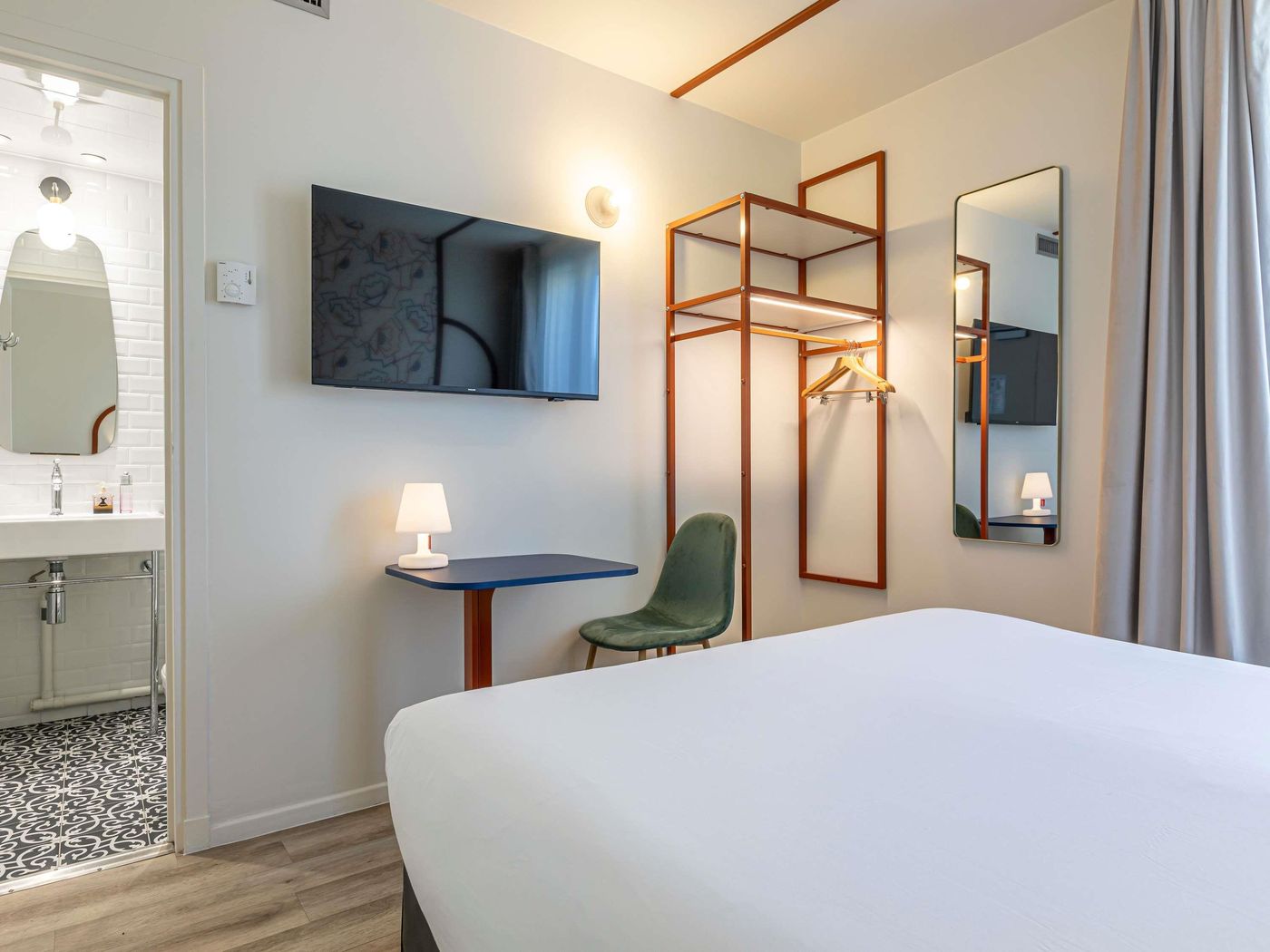 Ibis-Styles-Paris-Cambronne-Room-22