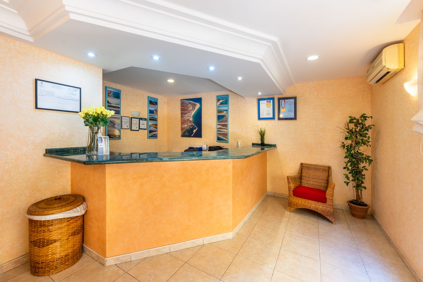 Apartamentos-Punta-Marina-by-LIVVO-Lobby-19