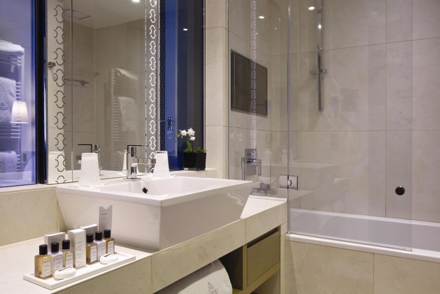 La-Villa-Maillot---Arc-de-Triomphe-Room-57