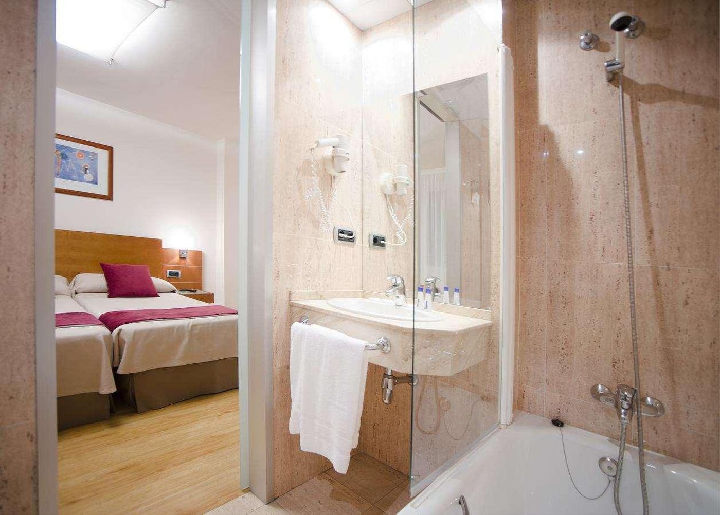 Duerming Longoria Plaza Hotel-Spain-OVIEDO-Room-4