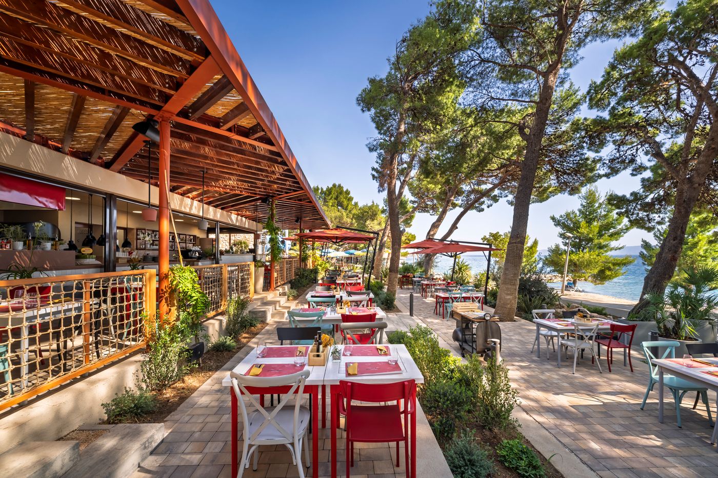 Sunny-Makarska-by-Valamar-Restaurant-10