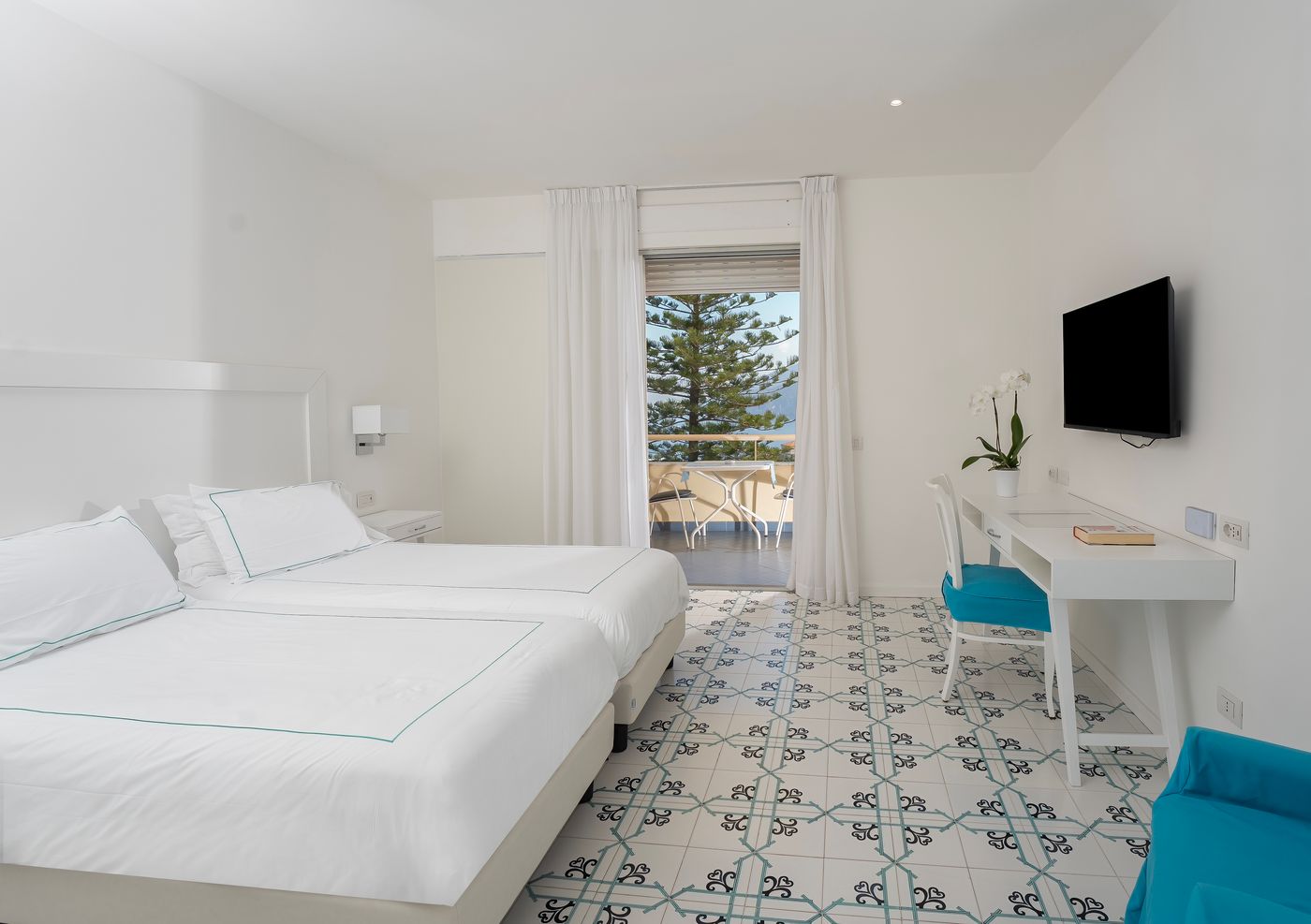 Grand-Hotel-Vesuvio-Room-15