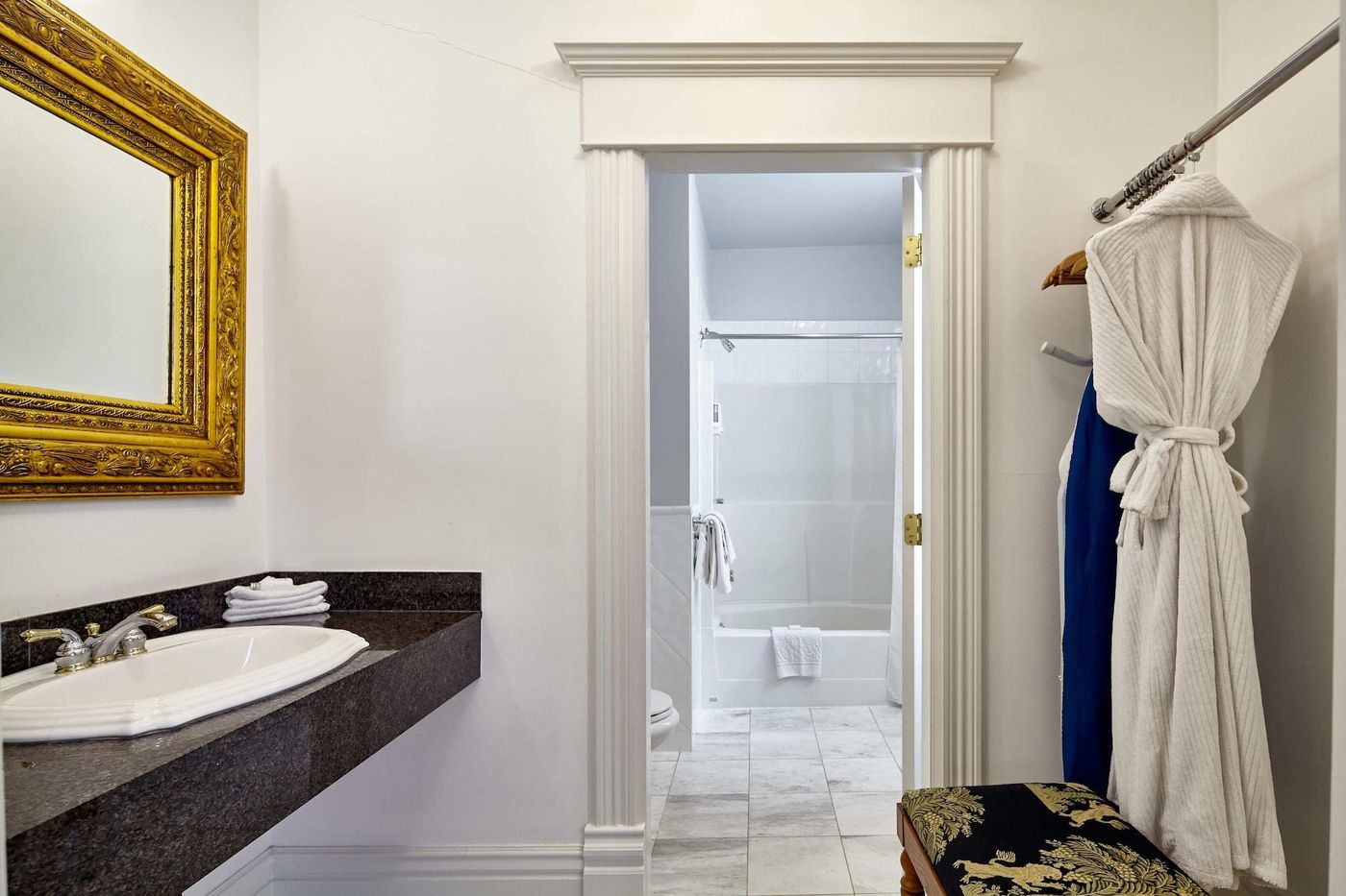 Victorian-Hotel-Vancouver-Room-60