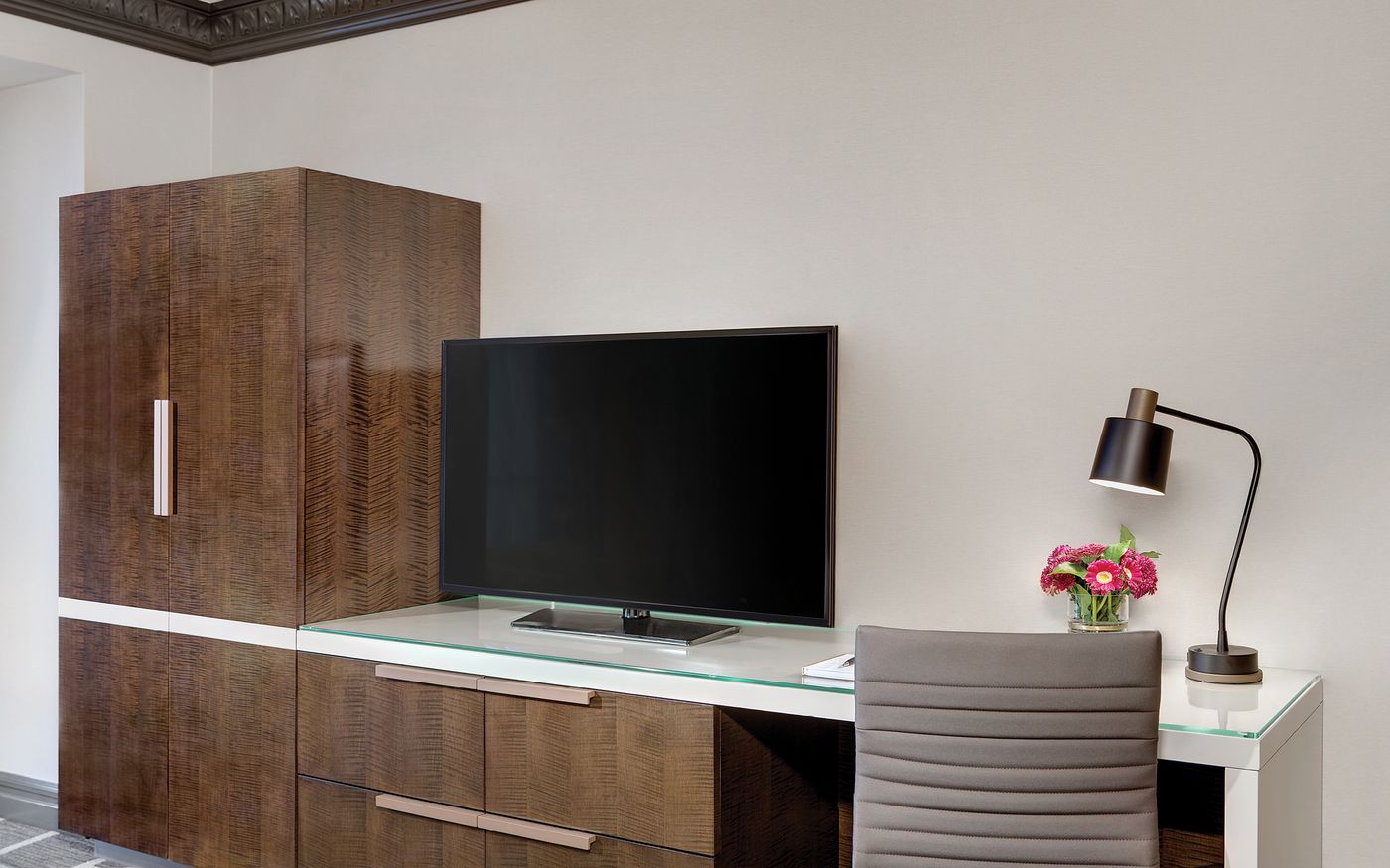 Luxor-Hotel-and-Casino-Room-12