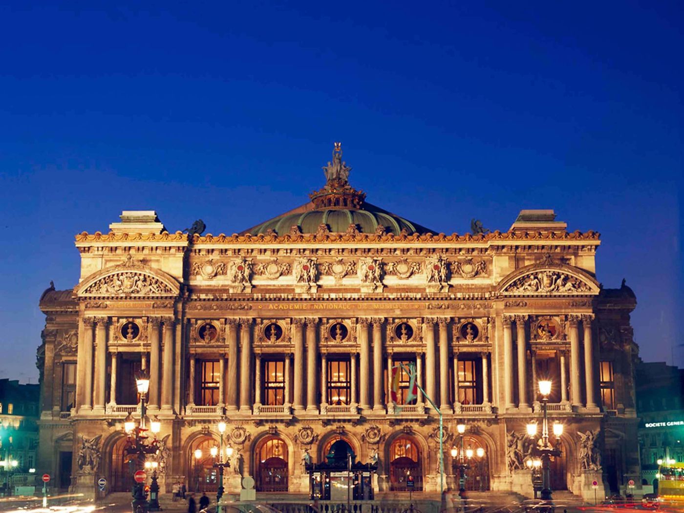 Mercure-Paris-Opera-Garnier-Sports-and-Entertainment-53