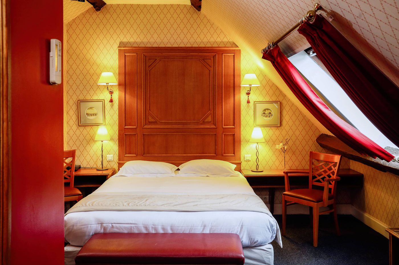 Hotel-de-Fleurie-Room-12