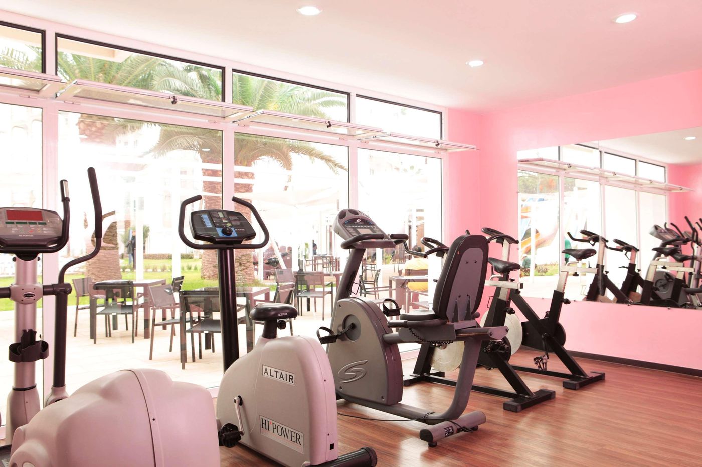 Kenzi-Europa-Sports-and-Entertainment-49