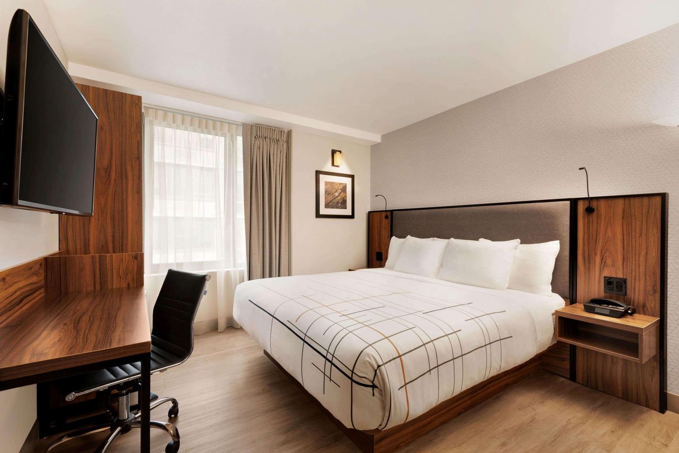 La-Quinta-Inn-and-Suites-Times-Square-South-Room-6