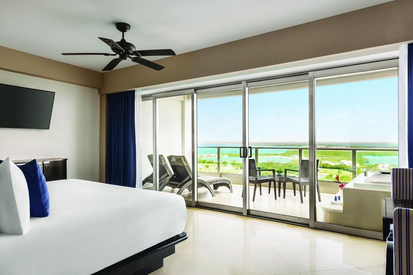 Seadust-Cancun-Family-Resort-Room-30