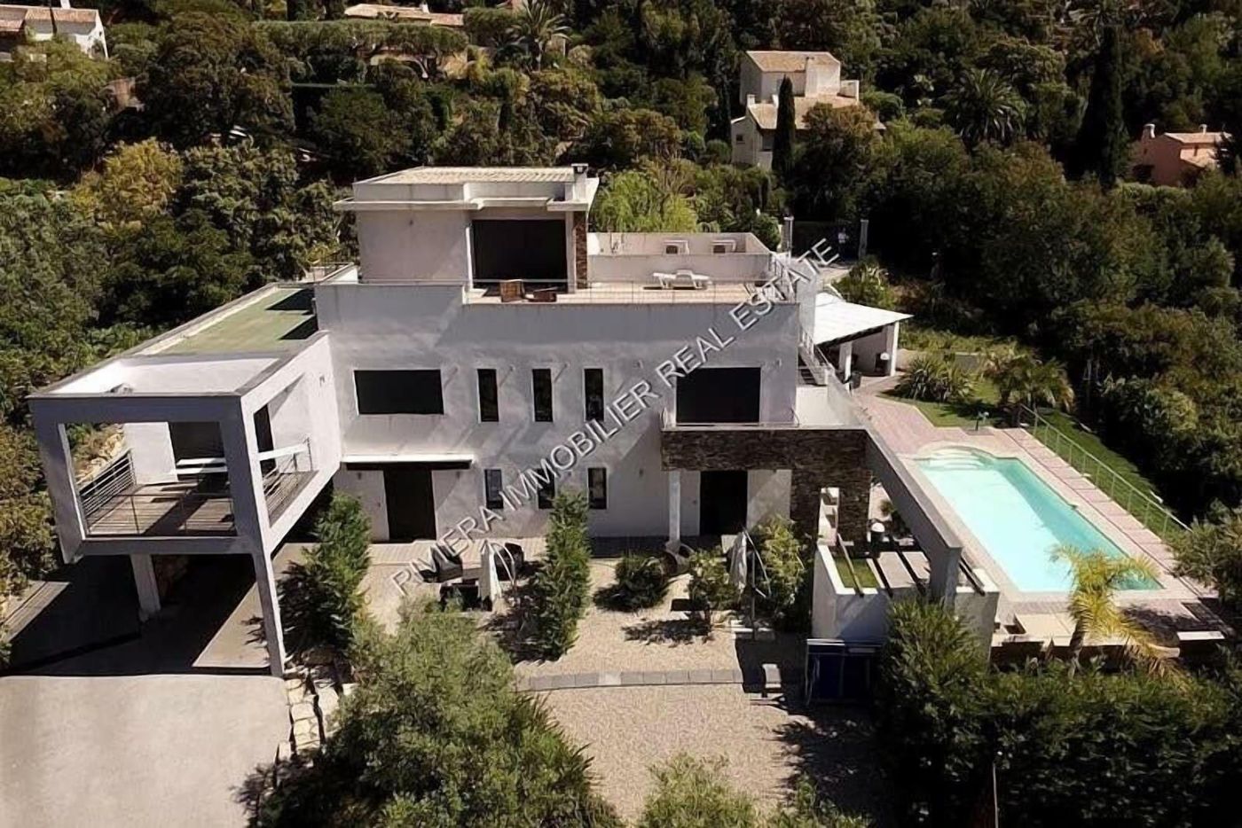 La-Villa-Louancelie-Room-11