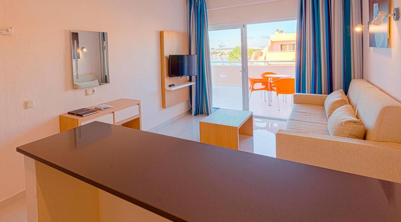 Sirenis-Seaview-Country-Club-Room-33