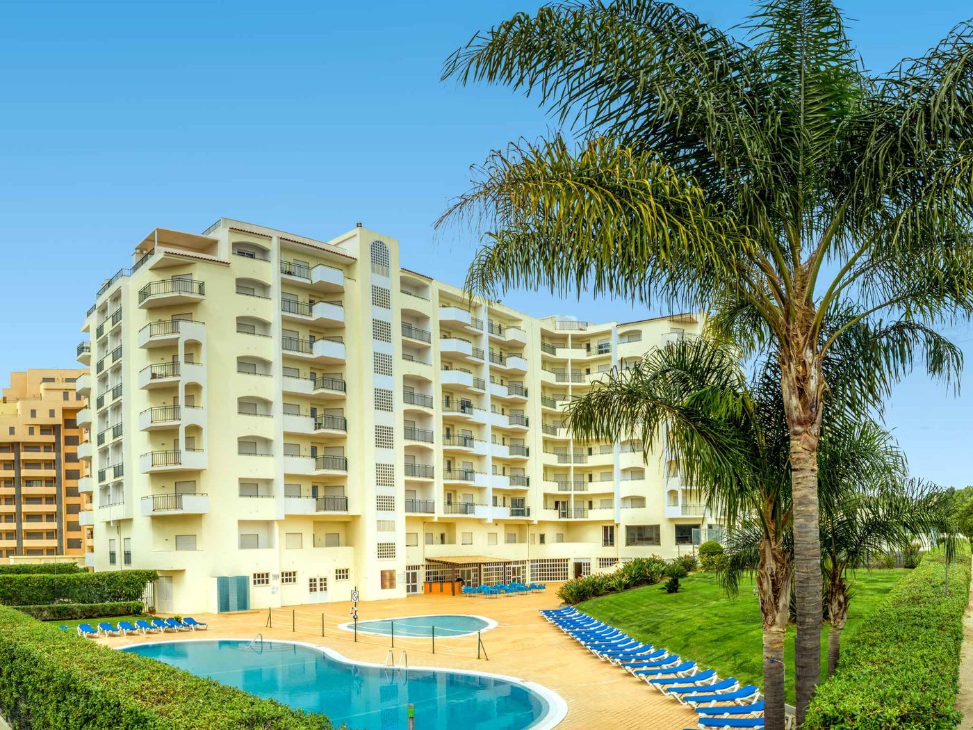 Flor-Da-Rocha-Apartments-Terrace-2