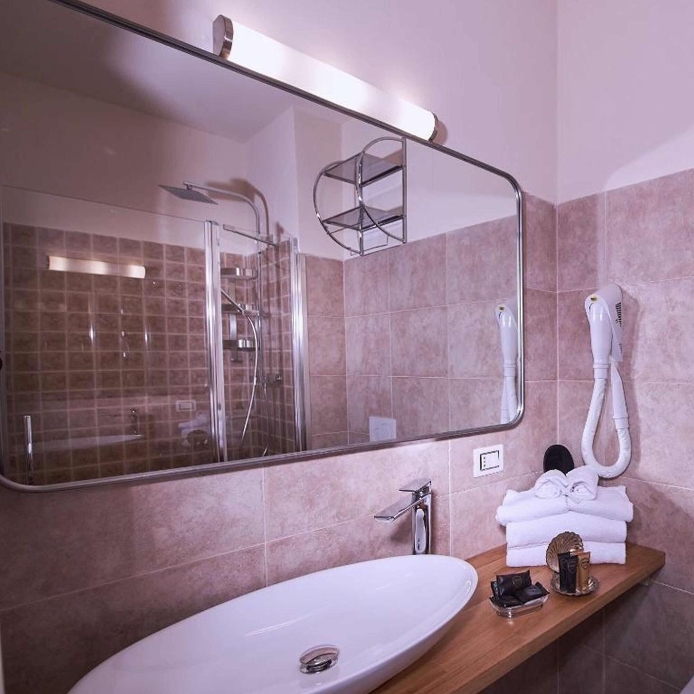 Villa-Tower-Inn-Pisa-Room-21