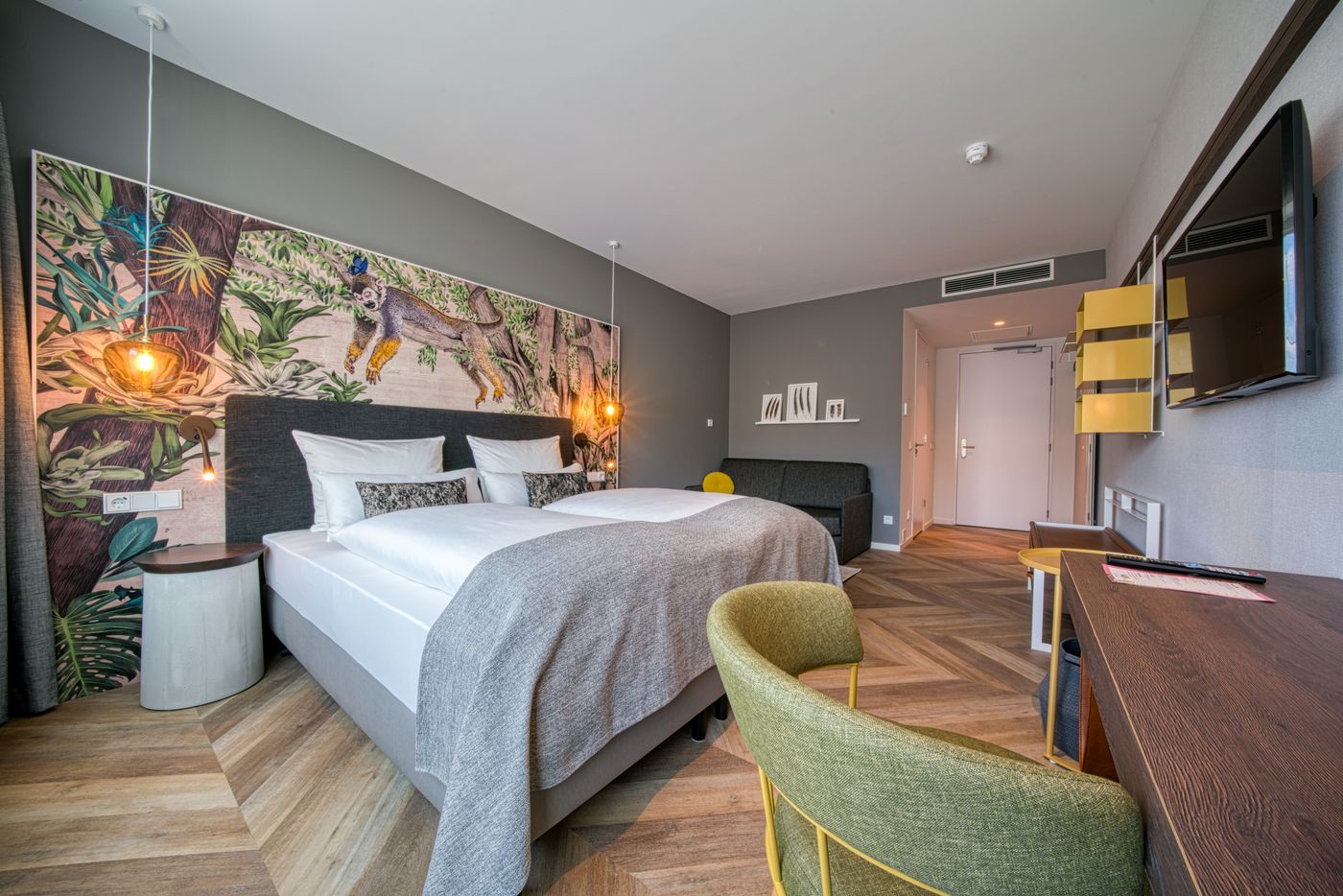 Ninetynine-Amsterdam-Airport--Trademark-Collection-Room-21