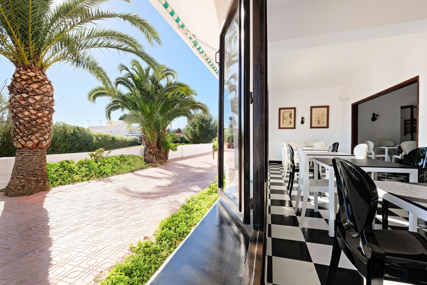 Azuline-Hotel-Galfi-Restaurant-4