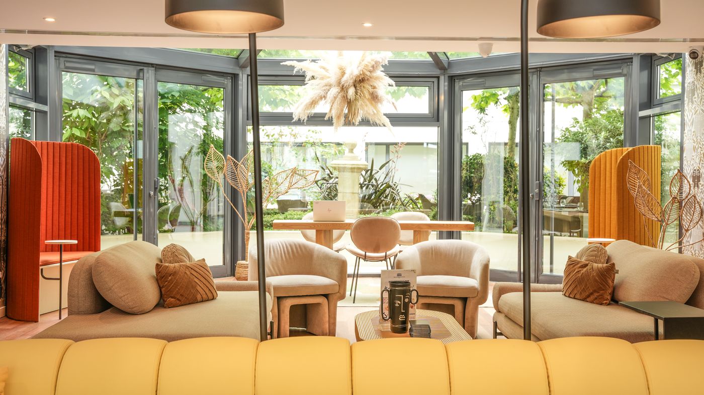 Mercure-Paris-Gare-Montparnasse-TGV-Lobby-2