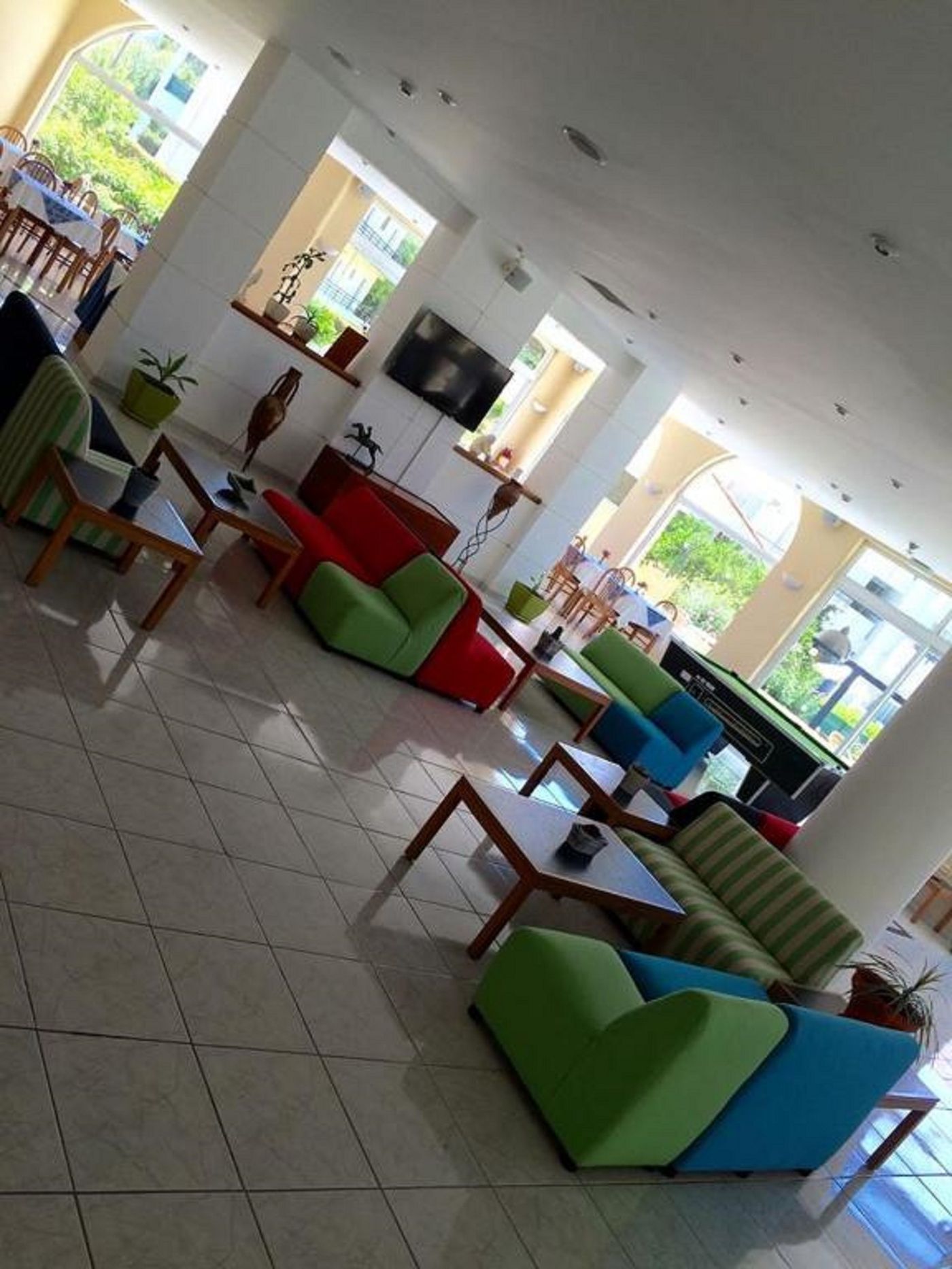 Summerland-Hotel-and-Bungalows-Lobby-32