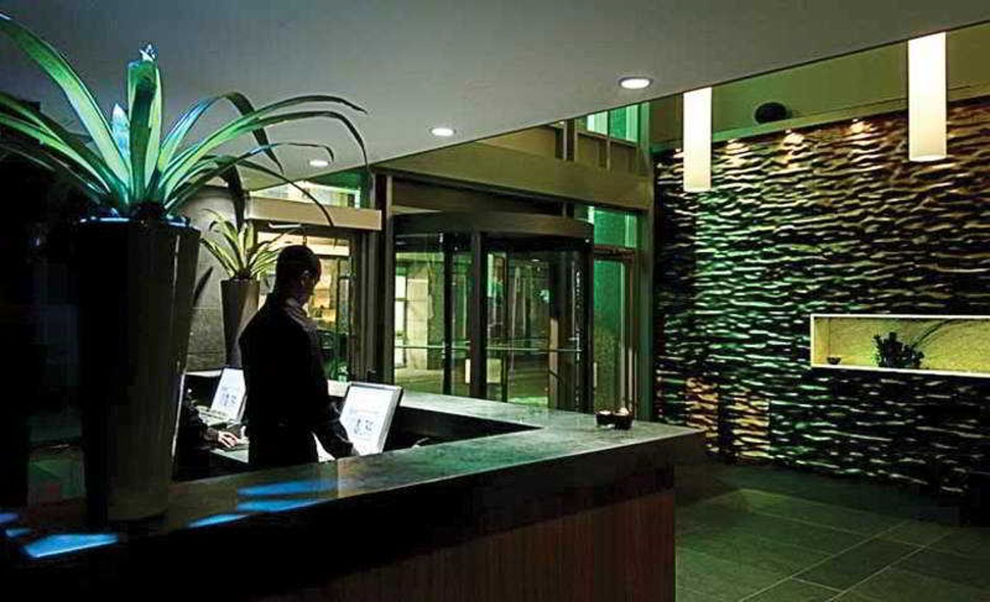 Executive Hotel Cosmopolitan Toronto-Canada-Toronto-Lobby-3