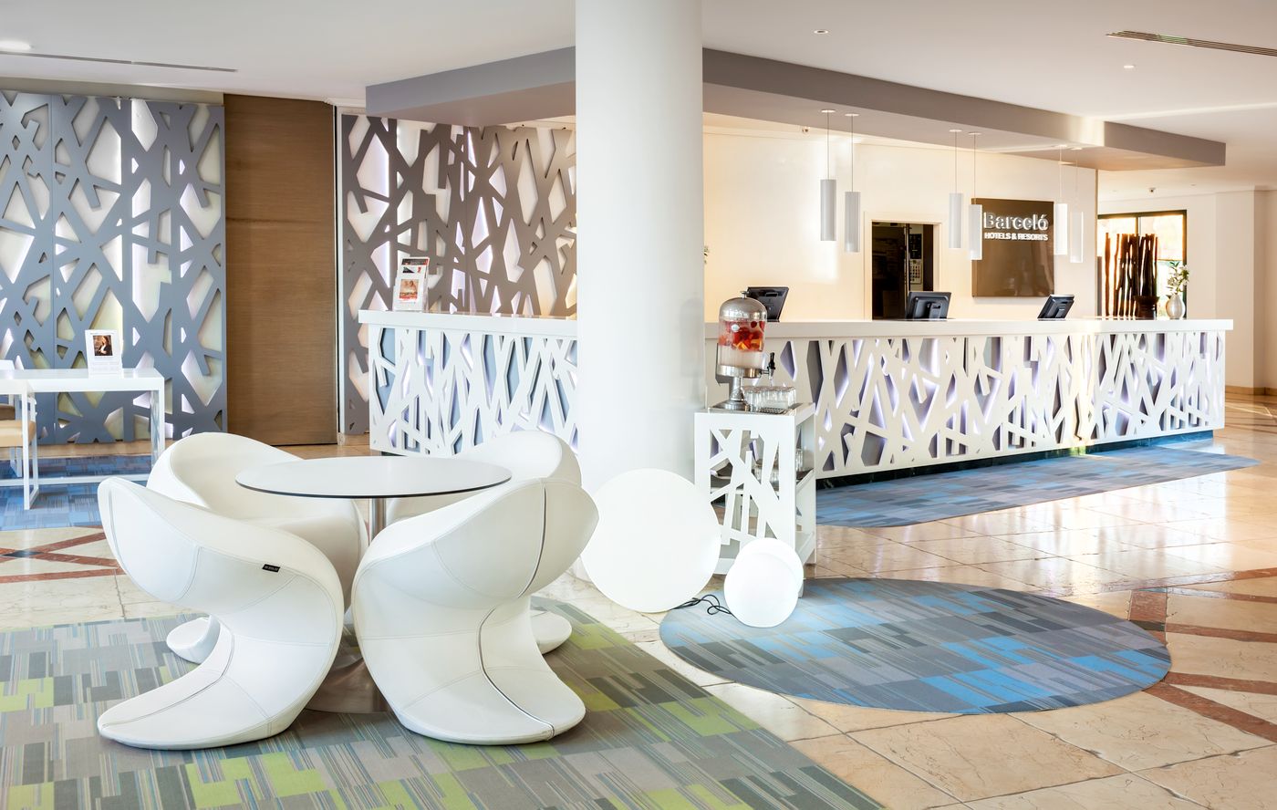 Barcelo-Punta-Umbr----a-Mar-Lobby-59