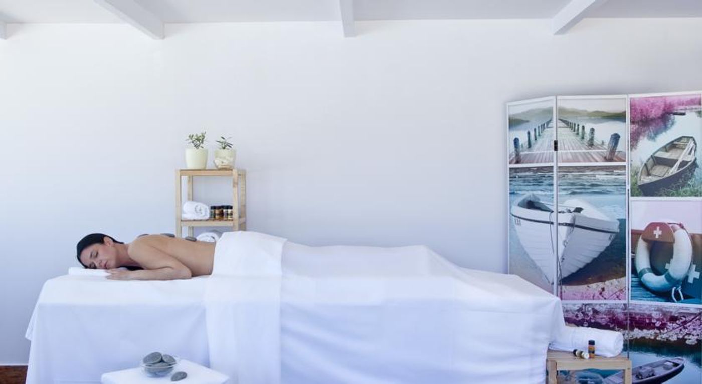 Mrs Chryssana Beach Hotel