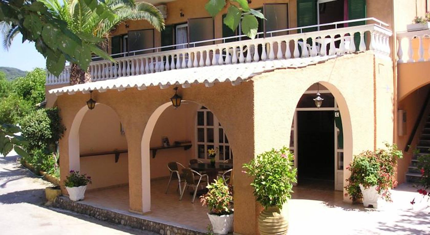 River Studios and Apartments