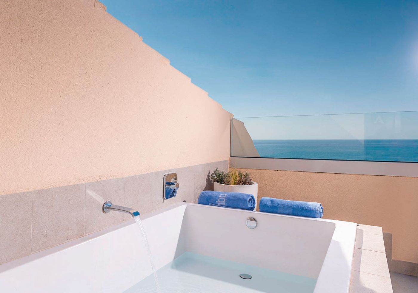 Aqua-Hotel-Promenade-Room-59