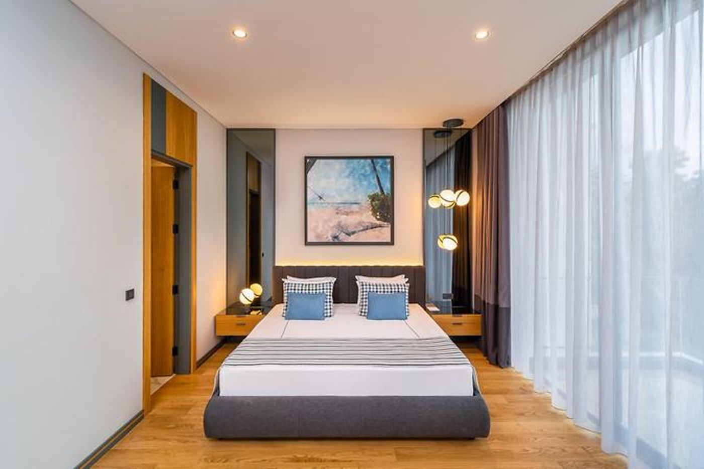 The Norm Collection Door'a 