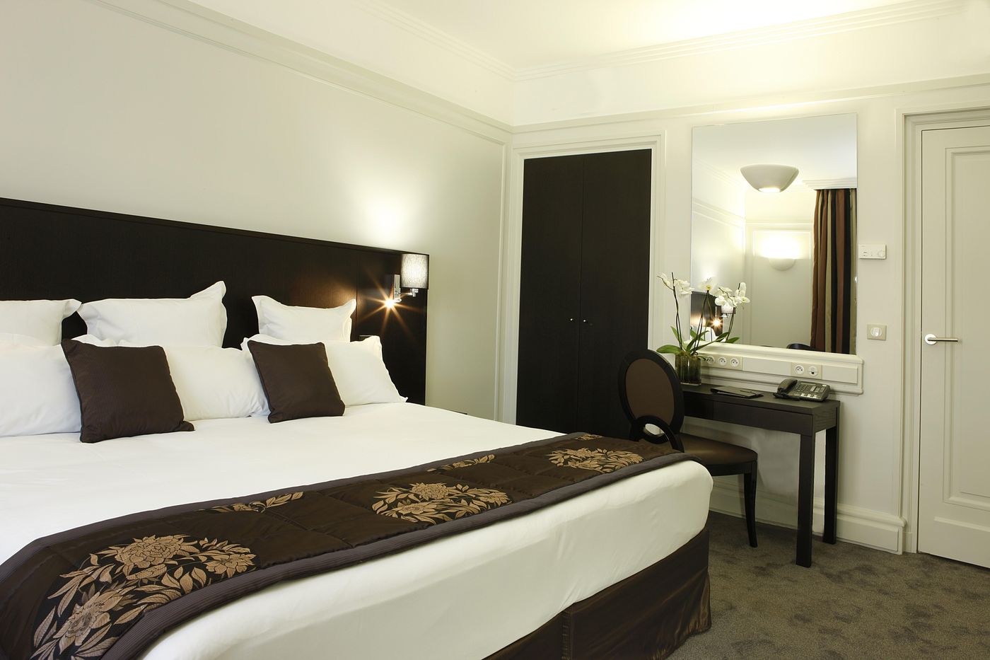 California-Paris-Champs-Elys----es-Room-20