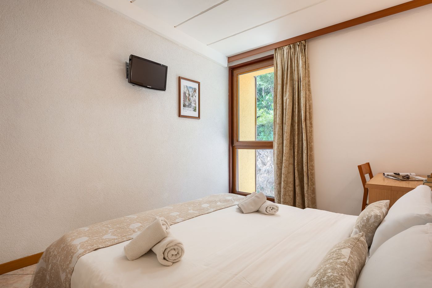 Hotel-Mimosa-Lido-Palace-Room-16