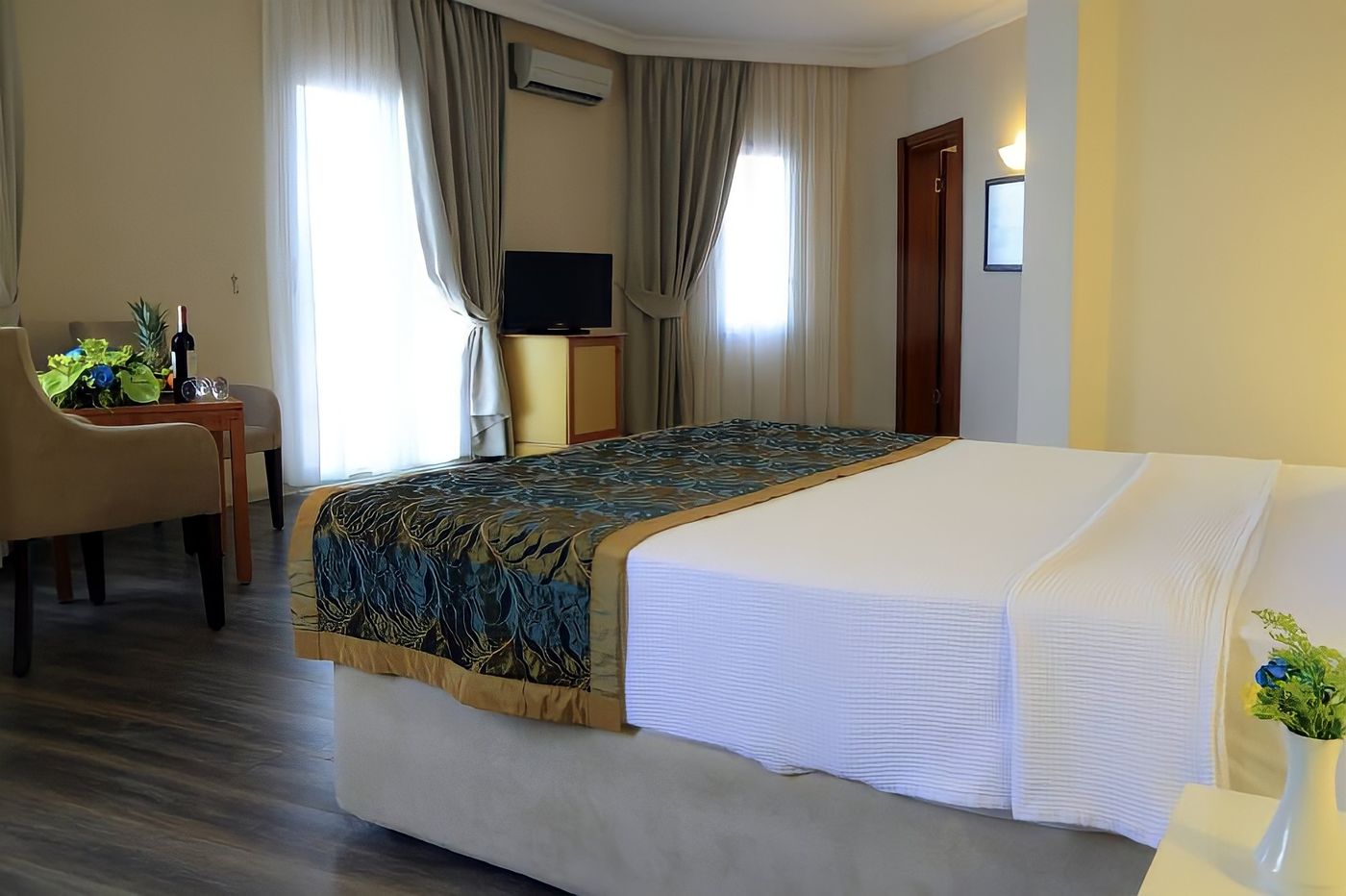 Roseira Hotels Beach Resort